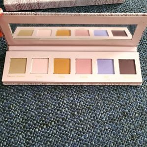 Dominique Cosmetics Sweater Eye Shadow Palete